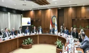 وزير البترول يرأس الإجتماع