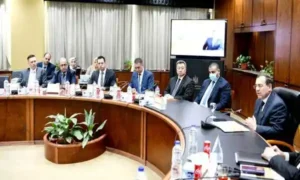 وزير البترول يرأس الإجتماع