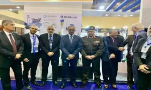 صورة تجمع نائب الوزير وبعض المسئولين
