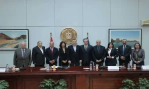 صورة جماعية مع وزير السياحة والآثار