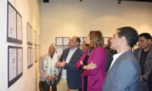 وزيرة الثقافة في معرض نجيب محفوظ بعد إفتتاحه