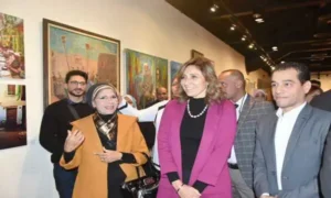 وزيرة الثقافة في معرض نجيب محفوظ بعد إفتتاحه