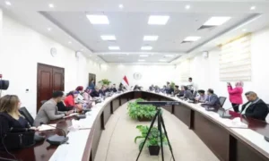 وزير التعليم العالي أثناء الإجتماع