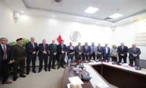 صورة جماعية مع وزير التعليم العالي بعد الإجتماع