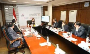 وزيرة التخطيط ورئيس مجلس إدارة صندوق مصر السيادي خلال الإجتماع بمسئولي شركة ليوني مصر