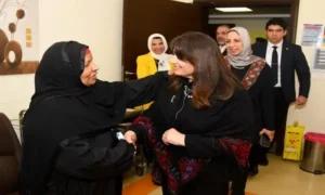 وزيرة الهجرة أثناء زيارتها لمستشفي الأورام بالأقصر