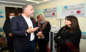 وزيرة الهجرة أثناء زيارتها لمستشفي الأورام بالأقصر