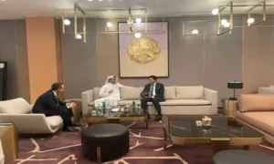 وزير الشباب المصري ونظيره القطري وسفير مصر بالدوحة