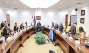 وزير الإتصالات خلال إجتماعه بجامعة مصر للمعلوماتية، وشركة مايكروسوفت،