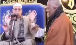 صورة للسلكاوي أثناء قراءته