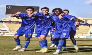 لاعبو أسوان يحتفلون بالفوز علي بطل الدوري .. تصوير آخرون