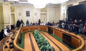 مدبولي يشهد توقيع اتفاقية بين "الكهرباء" و"مصدر" الإماراتية وشركائها