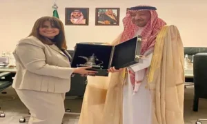 وزيرة الهجرة مع نائب وزير الخارجية السعودي 