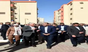 رئيس الوزراء ومرافقوه بمنطقة مساكن ناصر بالملاحة  بالسويس