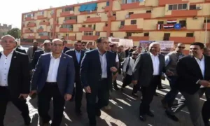 رئيس الوزراء ومرافقوه بمنطقة مساكن ناصر بالملاحة  بالسويس