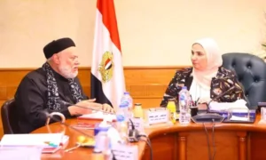 وزيرة التضامن الإجتماعي والدكتور علي جمعة خلال الإجتماع