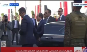 لحظة وصول الرئيس عبدالفتاح السيسي لإفتتاح محور أبو ذكري