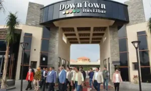 وزير التنمية المحلية ومحافظ دمياط يفتتحان المركز التجارى " Down twon" وموقف سيارات الأجرة برأس البر