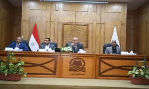 محافظ قنا يوجه بتذليل المعوقات بكافة المناطق الصناعية لجذب المزيد من الاستثمارات
