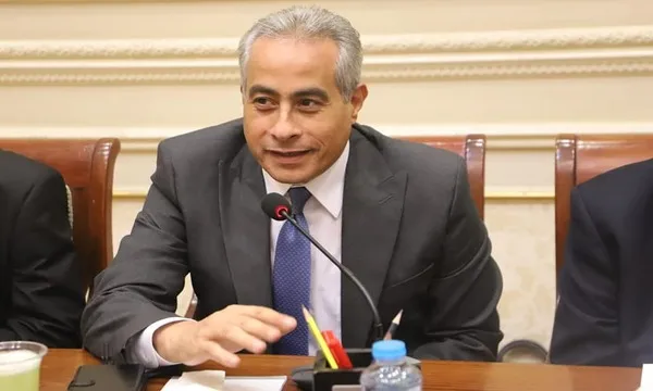 وزير القوي العاملة