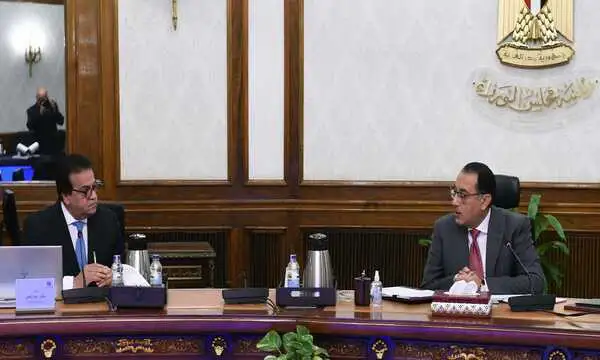 وزير الصحة مع رئيس الوزراء