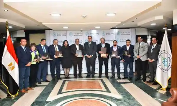 صورة للوفد البرلماني مع رئيس هيئة الرعاية الصحية