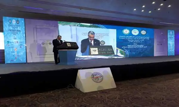 وزير الكهرباء أثناء إلقاء كلمته نيابة عن رئيس الوزراء