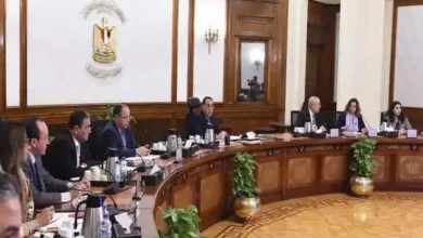 رئيس الوزراء خلال إجتماعه اليوم
