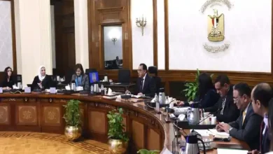 رئيس الوزراء خلال الإجتماع مساء اليوم