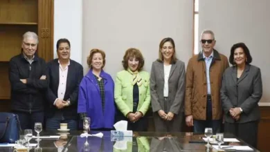 وزيرة الثقافة مع أعضاء اللجنة العليا لمهرجان الأقصر للسينما الإفريقية