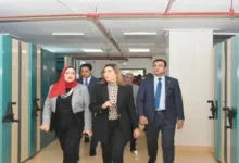 وزيرة الثقافة في بداية جولتها بدار الكتب