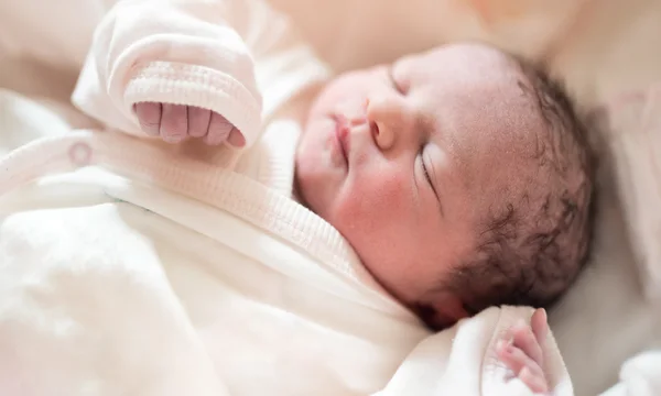 مطلوب أخصائيات ونائبات نساء وتوليد لعيادات كبري بالمعادي بمرتبات مجزية