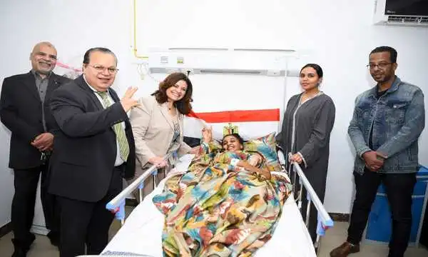 وزيرة الهجرة تزور الطالبين المصابين من المصريين العائدين من السوادن