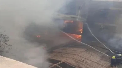 الحماية المدنية بالقاهرة تسيطر علي حريق شارع المعز بالجمالية
