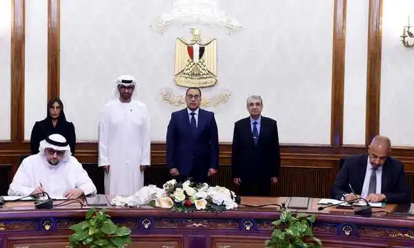 مدبولي يشهد توقيع اتفاقية بين "الكهرباء" و"مصدر" الإماراتية وشركائها