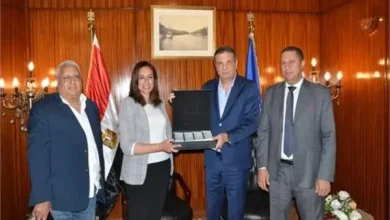 تسليم بونات مالية بقيمة 300 ألف جنيه للأسر الأولى بالرعاية في البحيرة