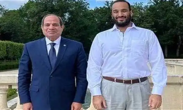 عمرو أديب يعلق على صورة الرئيس السيسي وولي العهد السعودي في باريس