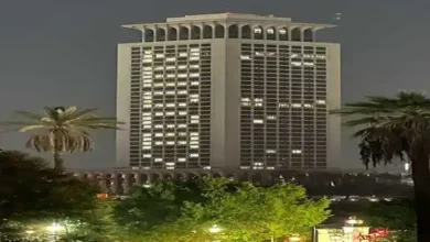 الخارجية تُضيئ مبناها إحتفالاً بالمتوسط