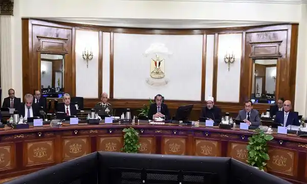 رئيس الوزراء أثناء إجتماع المجلس
