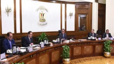 رئيس الوزراء يجتمع بوزيرا المالية والبترول