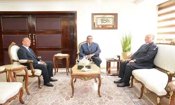 وزير التنمية المحلية يجتمع بمحافظي القاهرة والإسكندرية
