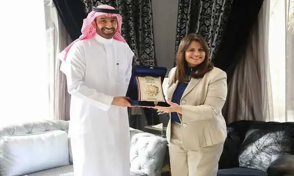 وزيرة الهجرة المصرية مع وزير الموارد البشرية السعودي