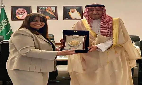 وزيرة الهجرة مع نائب وزير الخارجية السعودي