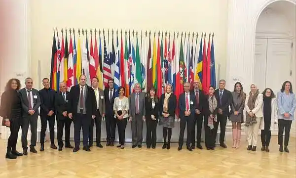 صورة جماعية في المنتدى العالمي للمنافسة الذي تنظمه منظمة التعاون الاقتصادي والتنمية (OECD)