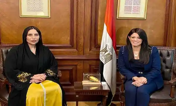 الدكتورة رانيا المشاط، وزيرة التعاون الدولي، والسيدة مريم خليفة الكعبي،السفيرة الإماراتية بالقاهرة