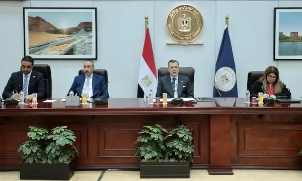 وزير السياحة والآثار أثناء الإجتماع