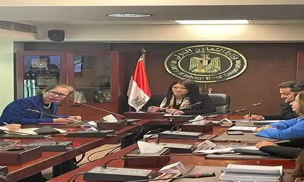 د. رانيا المشاط وزيرة التعاون الدولي أثناء الإجتماع