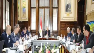 وزير الزراعة مع مسئولي شركة آي فاينانس بحضور بعض قيادات الوزارة