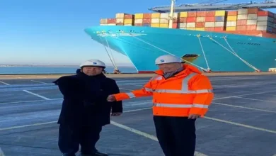 الفريق كامل الوزير وزير النقل أثناء زيارة ميناء فيليكستاو