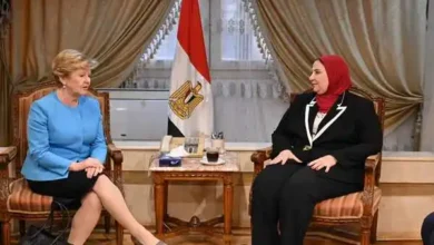 وزيرة التضامن الإجتماعي مع جيليان تريجز مساعد المفوض السامى للأمم المتحدة لشئون اللاجئين